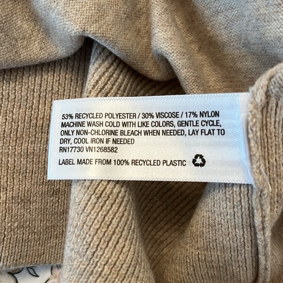 ✳️ AND oatmeal colored V neck Pull over sweater - Picture 5 of 7